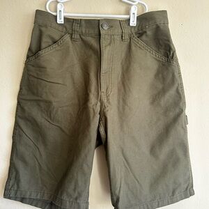 Blue Mountain Men's Cargo Shorts in Olive
